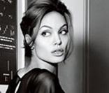 Angelina Jolie, égérie de la marque St John