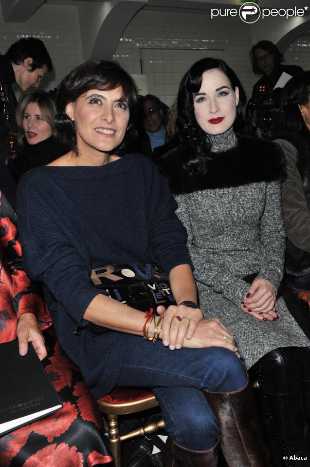 Inès de la Fressange et Dita Von Teese au défilé Jean-Paul Gaultier