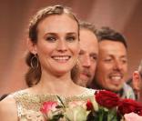 Diane Kruger : Dans les bras de ses parents, de Richard Gere ou de Karl, elle est... la plus resplendissante des fleurs !