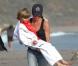 Victoria Beckham joue avec ses trois fils, Cruz, Romeo et Brooklyn sur la plage de Malibu le 31 janvier 2010