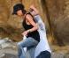 Victoria Beckham joue avec ses trois fils, Cruz, Romeo et Brooklyn sur la plage de Malibu le 31 janvier 2010