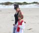 Victoria Beckham s'offre un moment de détente à la plage de Malibu avec ses fils Romeo, Cruz et Brooklyn le 31 janvier 2010