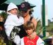 Après s'être amusée avec ses fils, Cruz, Brooklyn et Romeo, à la plage, Victoria Beckham leur offre des glaces à Malibu le 31 janvier 2010