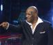 Mike Tyson et sa partenaire Elena effectuent une danse endiablée sur le plateau de Ballando con le stelle. Janvier 2010