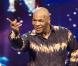 Mike Tyson et sa partenaire Elena effectuent une danse endiablée sur le plateau de Ballando con le stelle. Janvier 2010