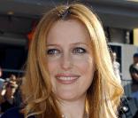 Gillian Anderson est déjà maman de Piper, 15 ans, et Oscar, 2 ans et demi, lorsqu'elle donne naissance à un petit dernier le 15 octobre 2008. Désormais, la star d'X-Files sait qu'avoir un enfant après 40 ans, ce n'est pas Aù-delà du réel ! 