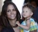 Halle Berry, Claudia Schiffer, Jennifer Lopez, Salma Hayek... : Découvrez toutes ces stars mamans... après 40 ans !