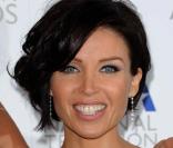 A 38 ans, Dannii Minogue va bientôt découvrir les joies d'être maman. La soeur de Kylie ne peut s'empêcher de nous montrer son bonheur. Kylie suivra-t-elle le pas ?