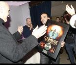 Kamel Ouali reçoit avec honneur  le Disque de platine pour 130 000 albums vendus,  lors de la dernière représentation de Cleopâtre, le 31 janvier 2010