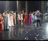 Kamel Ouali remercie les artistes et le public lors de la dernière représentation de Cleopâtre, le 31 janvier 2010
