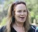 La comédienne américaine Catherine Bach en promenade avec sa fille Laura et leurs deux chiens, à Los Angeles, le 1er février 2010.