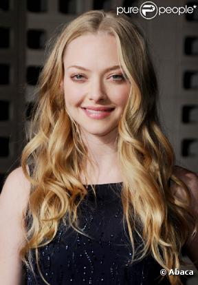 La jolie Amanda Seyfried sur tapis rouge.