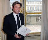 Laurent Delahousse se voit remettre le prix Roland-Dorgelès (8 février 2010)