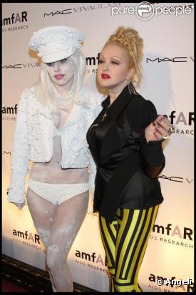 Cindy Lauper et Lady GaGa à la soirée de l'amfAR le 10 février 2010 à New York