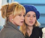 Melanie Griffith fait du shopping avec sa fille Dakota Johnson chez Satine à Los Angeles le 11 février 2010