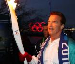 Arnold Scwharzenegger a eu l'honneur de porter la flamme olympique quelques heures avant le début de la cérémonie d'ouverture, 12 février 2010 !