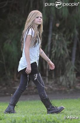 Avril Lavigne, mercredi 27 janvier, sur le tournage du clip  Alice , à Los Angeles.
