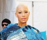 Toujours aussi excentrique, Amber Rose est sexy en diable lors de la Fashion Week new yorkaise le 12 février 2010
