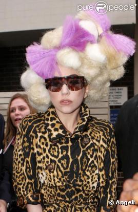 Lady Gaga, à la sortie de l'hôtel Mayfair à Londres le 16 février 2010