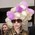 Quand Lady Gaga se prend pour Mozart en total look léopard... c'est ridicule !