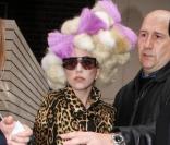 Lady Gaga, à la sortie de l'hôtel Mayfair à Londres le 16 février 2010