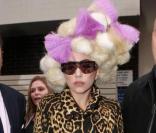 Lady Gaga, à la sortie de l'hôtel Mayfair à Londres le 16 février 2010