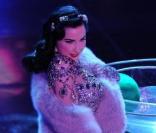 <p>Dita von Teese a enflammé la scène d\'une prestation <i>so hot</i>, lors de la soirée d\'ouverture du 60e festival de San Remo, en Italie, mardi 16 février.</p>