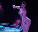  Dita von Teese a enflammé la scène d'une prestation  so hot , lors de la soirée d'ouverture du 60e festival de San Remo, en Italie, mardi 16 février. 