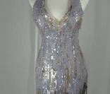 La robe signée Versace que portait Britney, lors des MTV Video Music Awards 2008, est actuellement en vente sur le site eBay au profit des populations sinistrées en Haïti.