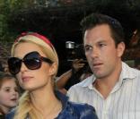 Paris Hilton et son petit ami Doug Reinhartd célèbrent les 29 ans de Paris au restaurant Ivy après une séance shopping  au Maxfield à West Hollywood le 17 février 2010