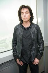 Jean-Michel Jarre : un de ses anciens musiciens est au coeur d'une sordide affaire de proxénétisme...