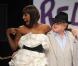 Alexandra Burke et Ronnie Corbett lors du défilé Fashion for Relief à Londres, le 18 février 2010