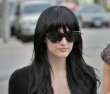 Ashlee Simpson est de sortie avec des amies : elles se rendent dans un institut de beauté, jeudi 18 février.