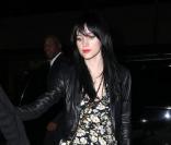 Ashlee Simpson - accompagnée de Pete Wentz - se rend dans un restaurant de Los Angeles, vendredi 19 février, pour fêter l'anniversaire de son père.