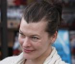 Milla Jovovich et sa fille Ever à Beverly Hills, le 21 février 2010
