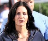 Courteney Cox sur le tournage de Cougar Town le 25 février 2010 à Los Angeles