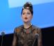 Laetitia Casta lors de la 35e cérémonie des César le 27 février 2010 : quand elle vient remettre le prix à Niels Arestrup, les regards se tournent vers sa robe transparent Yves Saint Laurent 