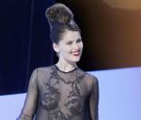 Laetitia Casta tout en transparence...