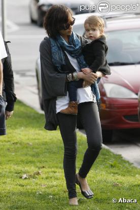 Jessica Alba et sa petite Honor, à Los Angeles. 28/02/2009