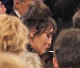 Isabelle Adjani apprend qu'elle a le César de la meilleure actrice lors de la cérémonie des César le 27 février 2010 au théâtre du Châtelet