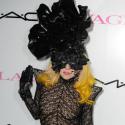 Lady Gaga : En dentelle et en transparence... la déesse masquée est plus dénudée que jamais et folle !