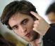 La nouvelle coupe de cheveux de Robert Pattinson continue de faire sensation lors de la première de Remember Me à New York le 1er mars 2010