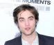 La nouvelle coupe de cheveux de Robert Pattinson continue de faire sensation lors de la première de Remember Me à New York le 1er mars 2010