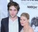 Robert Pattinson et Emilie de Ravin, un couple glamour lors de la première de Remember Me à New York le 1er mars 2010