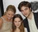 Emilie de Ravin, Robert Pattinson et la petite Ruby Jerrins lors de la première de Remember Me à New York le 1er mars 2010