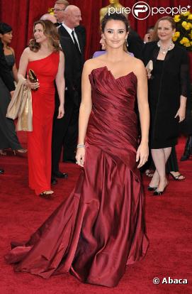 La sublime Penélope Cruz, à l'occasion du tapis rouge de la 82e cérémonie des Oscars, au Kodak Theatre de Los Angeles, le 7 mars 2010.
