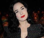 Dita von Teese au défilé Jean-Charles de Catelbajac à Paris le 9 mars 2010 