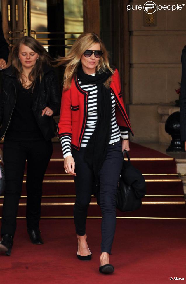 Kate Moss sortant du Ritz à Paris, le 10 mars 2010