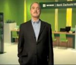 John Cleese dans une pub pour une banque polonaise