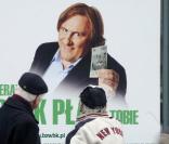 Regardez Gérard Depardieu dans une curieuse pub pour une banque !